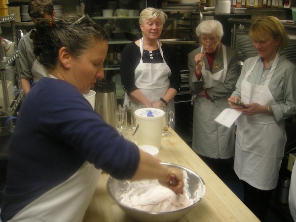 mixing macaron